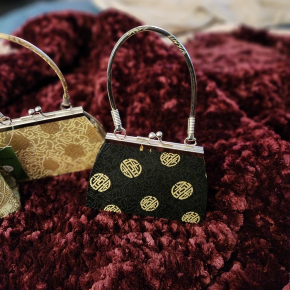 Small Clasp Purse - Picture 4 of 5